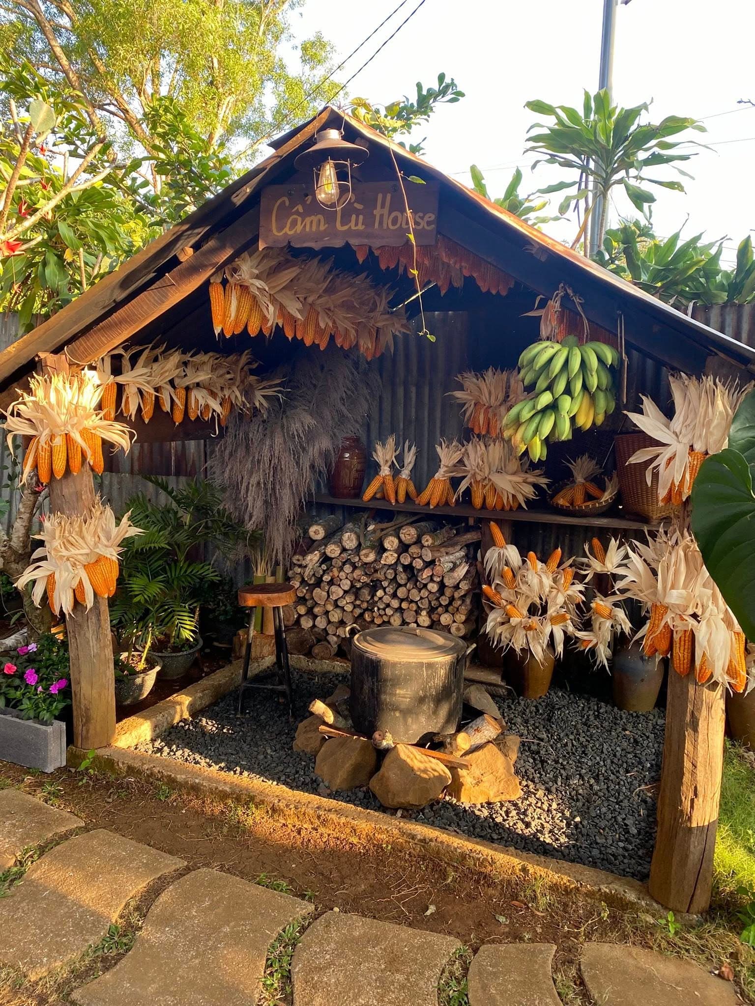 Gian Bếp Mộc Bắp Ngô Cẩm Cù House